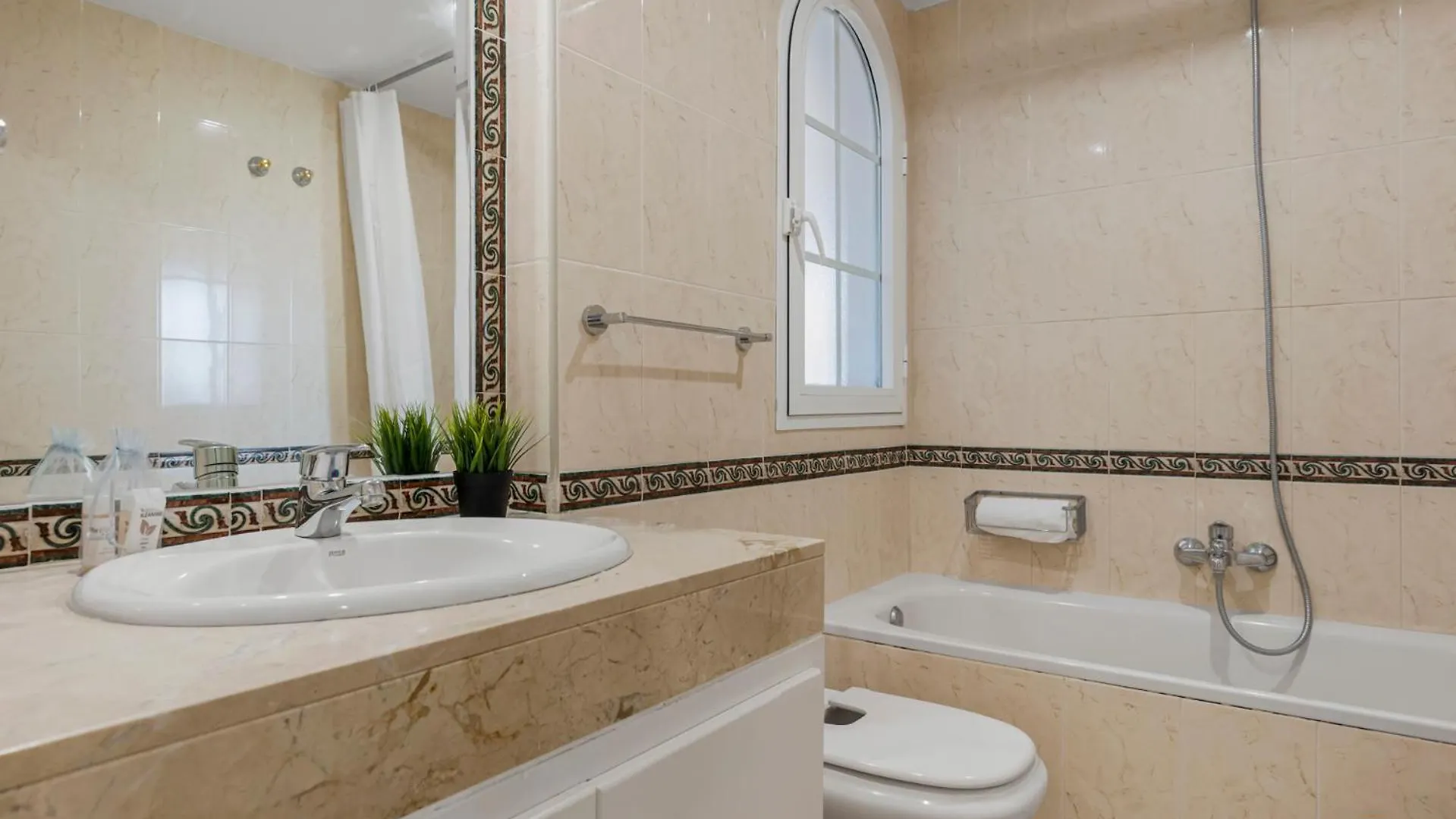 Best Location Duplex In Puerto Banus By Costarentals - Ref M40 ماربيا 0*,